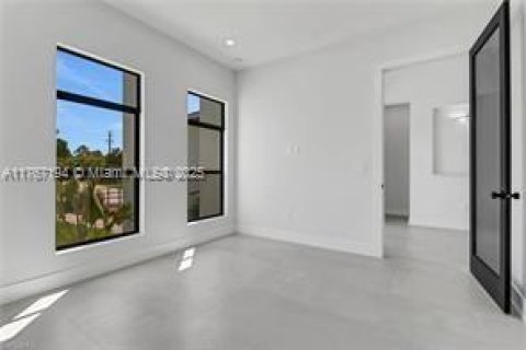 House in Naples, Florida 4 bedrooms, 268.3 sq.m. № 1867450 - photo 22