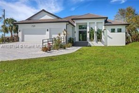 House in Naples, Florida 4 bedrooms, 268.3 sq.m. № 1867450 - photo 2