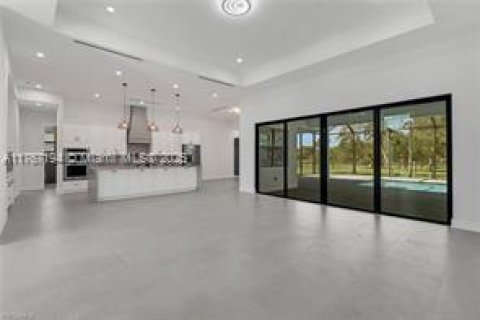 House in Naples, Florida 4 bedrooms, 268.3 sq.m. № 1867450 - photo 7