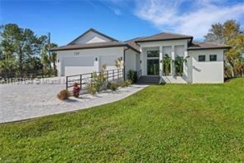 House in Naples, Florida 4 bedrooms, 268.3 sq.m. № 1867450 - photo 3