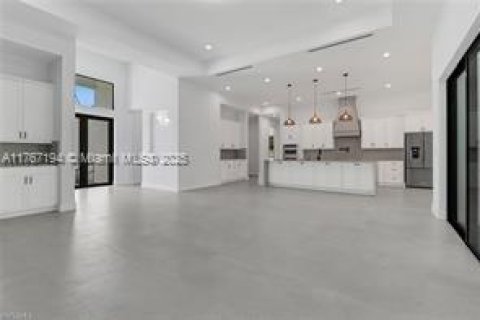House in Naples, Florida 4 bedrooms, 268.3 sq.m. № 1867450 - photo 11