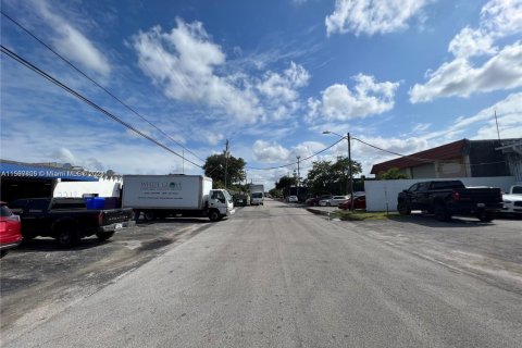 Propiedad comercial en alquiler en West Park, Florida № 1207946 - foto 1