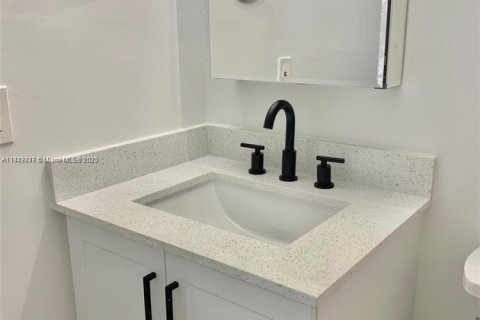 Condominio en venta en Miami, Florida, 1 dormitorio, 68.75 m2 № 1875629 - foto 14