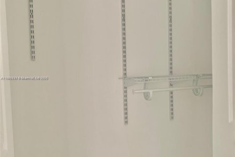 Condominio en venta en Miami, Florida, 1 dormitorio, 68.75 m2 № 1875629 - foto 13