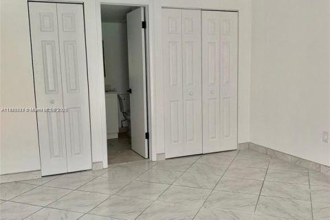 Condominio en venta en Miami, Florida, 1 dormitorio, 68.75 m2 № 1875629 - foto 11