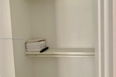 Condominio en venta en Miami, Florida, 1 dormitorio, 68.75 m2 № 1875629 - foto 12