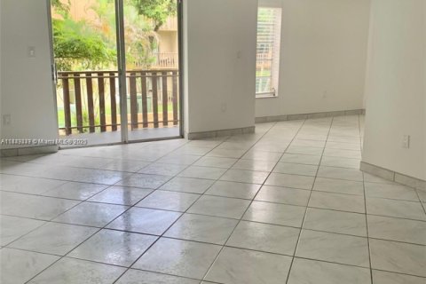 Condominio en venta en Miami, Florida, 1 dormitorio, 68.75 m2 № 1875629 - foto 4