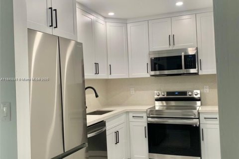 Condominio en venta en Miami, Florida, 1 dormitorio, 68.75 m2 № 1875629 - foto 1
