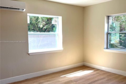 House in Fort Myers, Florida 3 bedrooms, 130.9 sq.m. № 1712531 - photo 6