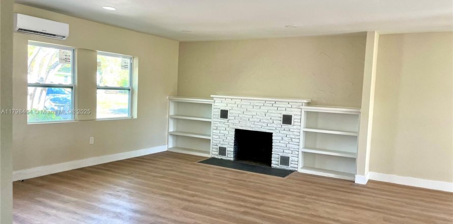 House in Fort Myers, Florida 3 bedrooms, 130.9 sq.m. № 1712531