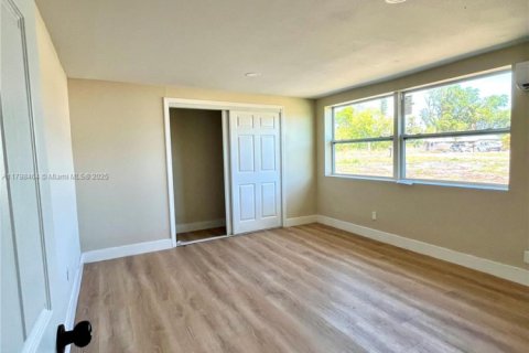 House in Fort Myers, Florida 3 bedrooms, 130.9 sq.m. № 1712531 - photo 5