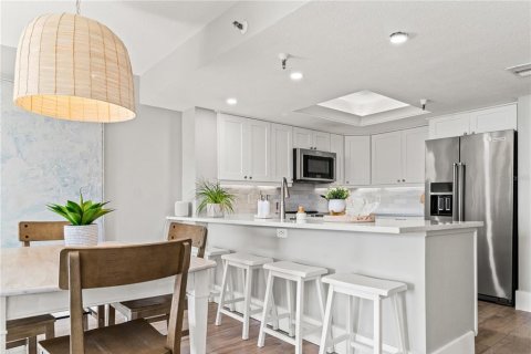 Condo in Hudson, Florida, 2 bedrooms  № 2103465 - photo 8