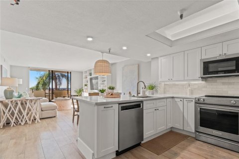 Condo in Hudson, Florida, 2 bedrooms  № 2103465 - photo 10