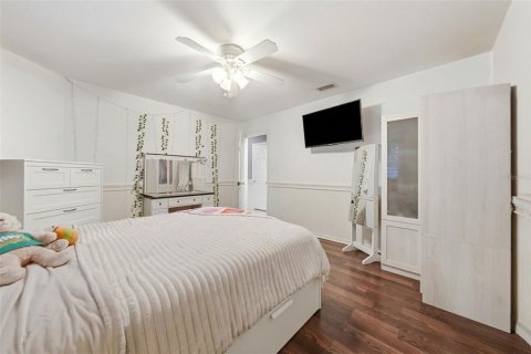 House in Howey-in-the-Hills, Florida 4 bedrooms, 400.59 sq.m. № 2228052 - photo 25