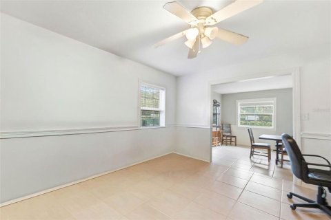 House in Howey-in-the-Hills, Florida 4 bedrooms, 400.59 sq.m. № 2228052 - photo 7