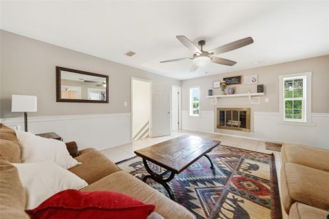 House in Howey-in-the-Hills, Florida 4 bedrooms, 400.59 sq.m. № 2228052 - photo 13
