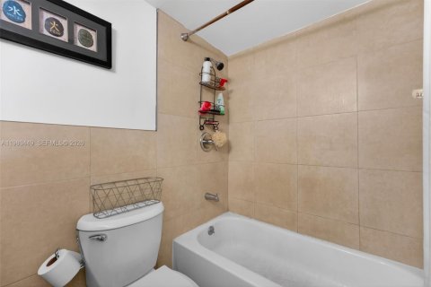 Купить кондоминиум в Майами, Флорида 2 спальни, 79.25м2, № 2048601 - фото 15