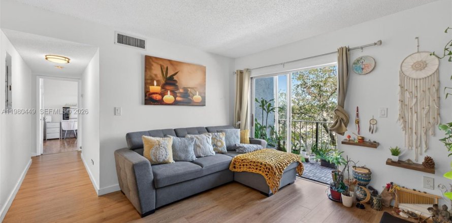 Кондоминиум с 2 спальнями в Майами, Флорида № 2048601