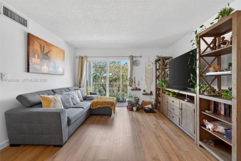 Купить кондоминиум в Майами, Флорида 2 спальни, 79.25м2, № 2048601 - фото 2