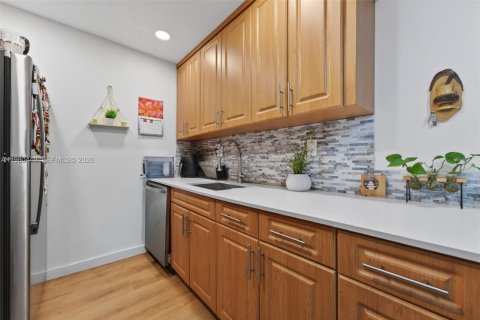 Купить кондоминиум в Майами, Флорида 2 спальни, 79.25м2, № 2048601 - фото 5