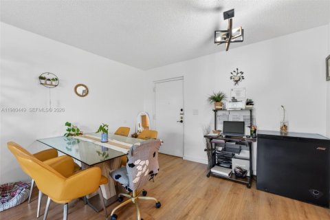 Купить кондоминиум в Майами, Флорида 2 спальни, 79.25м2, № 2048601 - фото 3