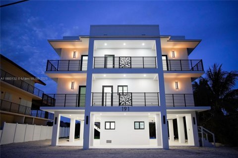 Villa ou maison à vendre à Tavernier, Floride: 5 chambres № 1951330 - photo 1