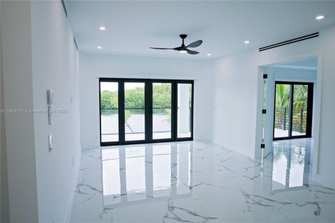 Villa ou maison à vendre à Tavernier, Floride: 5 chambres № 1951330 - photo 17