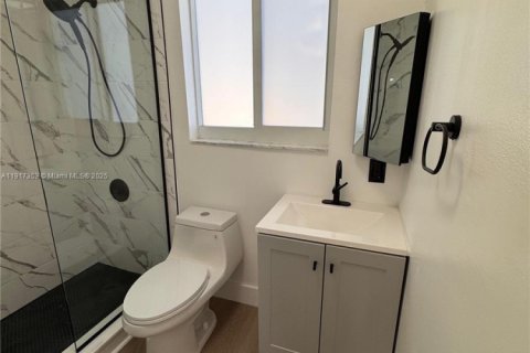 Casa en alquiler en Miami, Florida, 2 dormitorios, 37.16 m2 № 1973867 - foto 12
