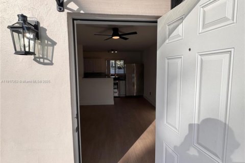 Casa en alquiler en Miami, Florida, 2 dormitorios, 37.16 m2 № 1973867 - foto 3