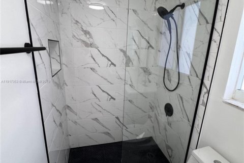 Casa en alquiler en Miami, Florida, 2 dormitorios, 37.16 m2 № 1973867 - foto 8