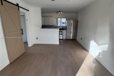 Casa en alquiler en Miami, Florida, 2 dormitorios, 37.16 m2 № 1973867 - foto 5