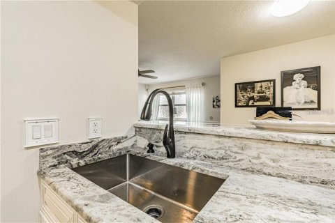 Copropriété à louer à Tampa, Floride: 2 chambres, 75.99 m2 № 2395647 - photo 4