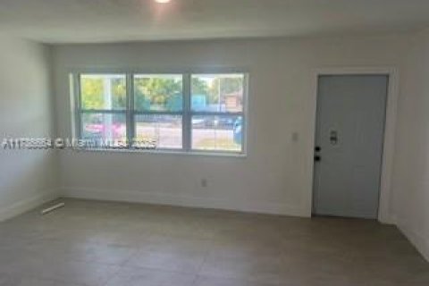 House in North Miami, Florida 3 bedrooms, 99.59 sq.m. № 1862141 - photo 9