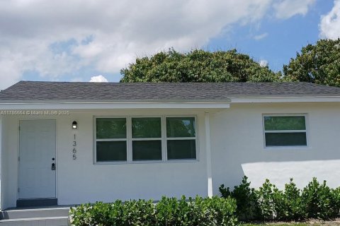 House in North Miami, Florida 3 bedrooms, 99.59 sq.m. № 1862141 - photo 1