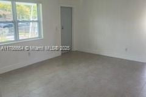 House in North Miami, Florida 3 bedrooms, 99.59 sq.m. № 1862141 - photo 3