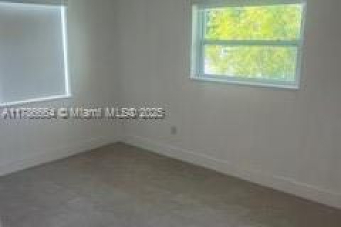 House in North Miami, Florida 3 bedrooms, 99.59 sq.m. № 1862141 - photo 5