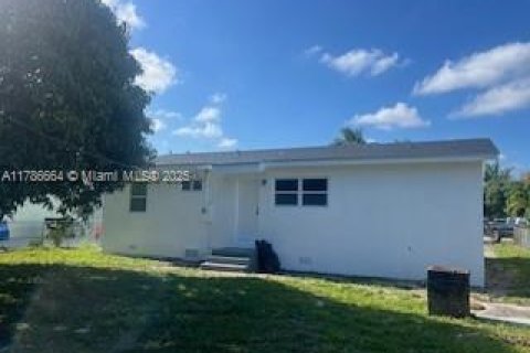 House in North Miami, Florida 3 bedrooms, 99.59 sq.m. № 1862141 - photo 10