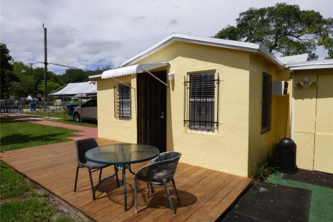 Купить виллу или дом в Майами, Флорида 1 спальня, 33.54м2, № 2049643 - фото 2