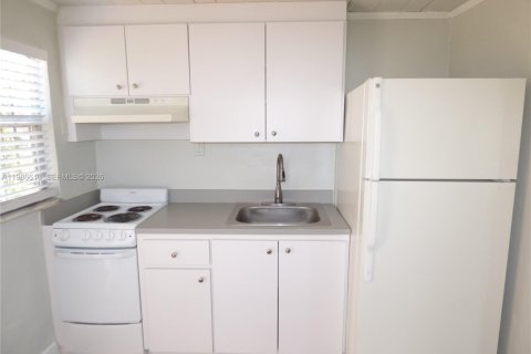 Купить виллу или дом в Майами, Флорида 1 спальня, 33.54м2, № 2049643 - фото 5