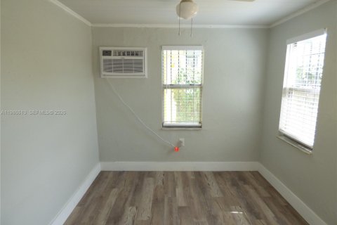 Купить виллу или дом в Майами, Флорида 1 спальня, 33.54м2, № 2049643 - фото 12