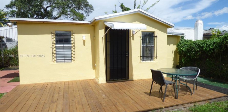 Дом в Майами, Флорида 1 спальня, 33.54м2 № 2049643