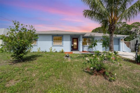 Villa ou maison à vendre à Palm Bay, Floride: 4 chambres, 170.94 m2 № 1829776 - photo 1