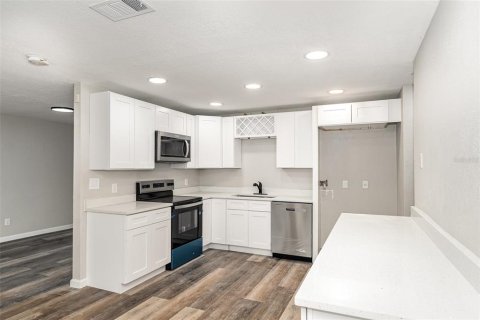 Villa ou maison à vendre à Palm Bay, Floride: 4 chambres, 170.94 m2 № 1829776 - photo 6