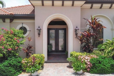 House in Lakewood Ranch, Florida 3 bedrooms, 274.53 sq.m. № 1810280 - photo 4