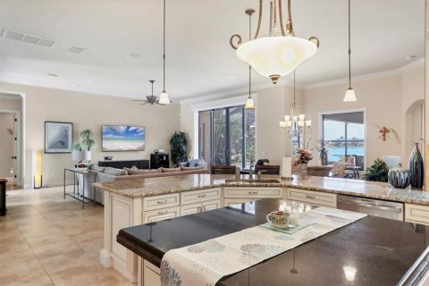 House in Lakewood Ranch, Florida 3 bedrooms, 274.53 sq.m. № 1810280 - photo 13