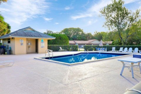 Copropriété à louer à Fort Pierce, Floride: 2 chambres, 131.64 m2 № 1216321 - photo 1