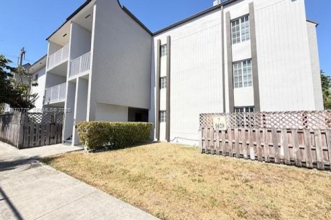 Apartment in Doral, Florida 2 bedrooms, 98.57 sq.m. № 2031450 - photo 1