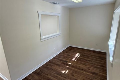 Immobilier commercial à louer à Williston, Floride: 66.89 m2 № 2115154 - photo 4