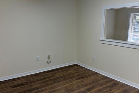 Immobilier commercial à louer à Williston, Floride: 66.89 m2 № 2115154 - photo 6