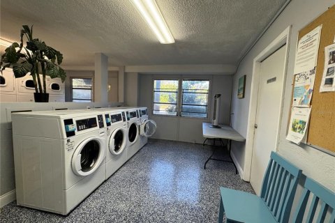Condo in Saint Petersburg, Florida, 2 bedrooms  № 2228214 - photo 5